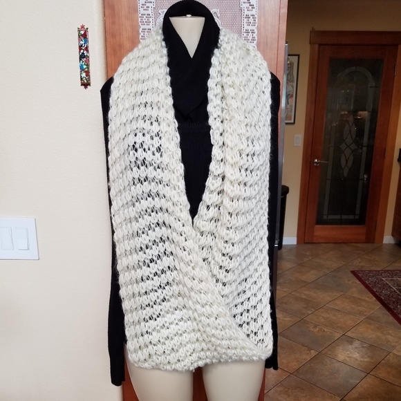 chatties Accessories - CHATTIE'S Cream & Silver Infinity Scarf